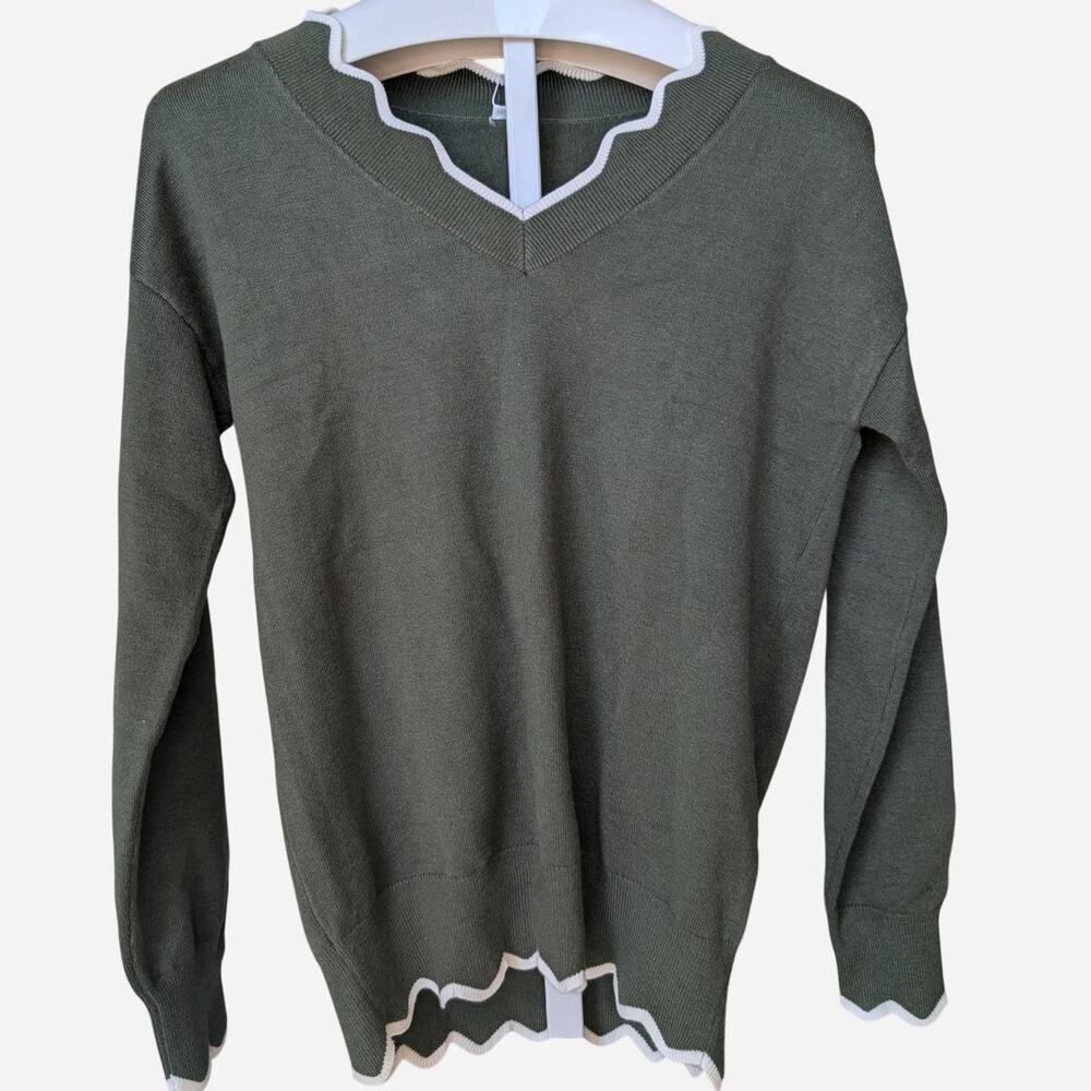 NWT Olive Green Scalloped White Contrast Trim V-Neck Sweater Size Small